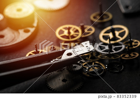 many parts of mechanical wristwatch 83352339