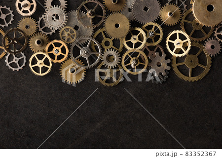 many parts of mechanical wristwatch 83352367