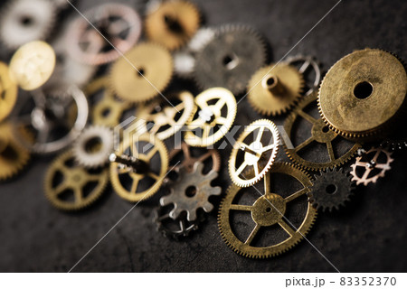 many parts of mechanical wristwatch 83352370