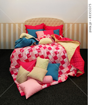 Bed Bed 83353375