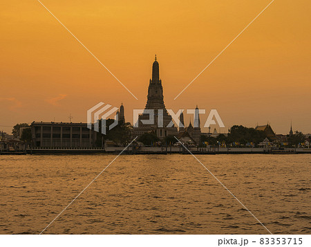 タイ・バンコク ワットアルン（暁の寺） 夕景 Wat Arun, Bangkok, Thailand 83353715
