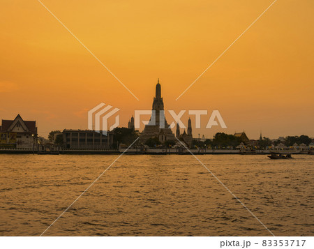 タイ・バンコク ワットアルン（暁の寺） 夕景 Wat Arun, Bangkok, Thailand 83353717