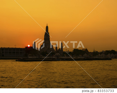 タイ・バンコク ワットアルン（暁の寺） 夕景 Wat Arun, Bangkok, Thailand 83353733