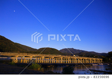 京都・嵐山 渡月橋の風景 83356696