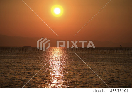 大牟田市　有明海　海苔畑の夕暮れ、 83358101