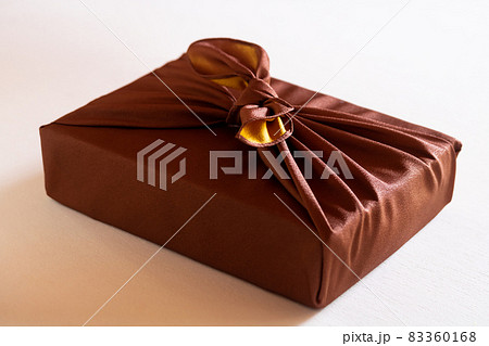 和の贈り物・風呂敷包み 83360168