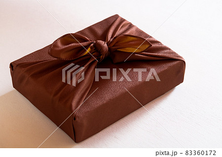 和の贈り物・風呂敷包み 和の贈り物・風呂敷包み 83360172