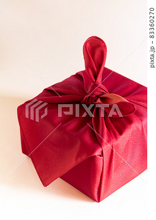 和の贈り物・風呂敷包み 83360270