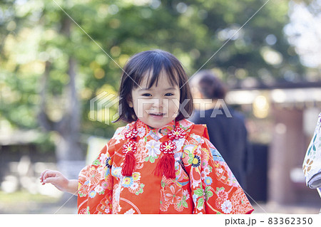 七五三を祝う女の子 83362350