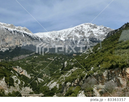 ギリシャ パルナッソス山の冠雪 ギリシャ パルナッソス山の冠雪 83363357