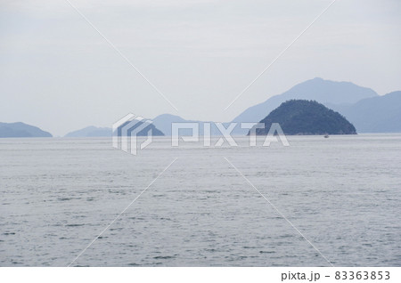 瀬戸内海に浮かぶ小さな島々 瀬戸内海に浮かぶ小さな島々 83363853