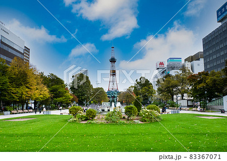 札幌は秋の大通公園の風景 83367071