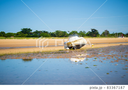 boats laying on the beach 83367187