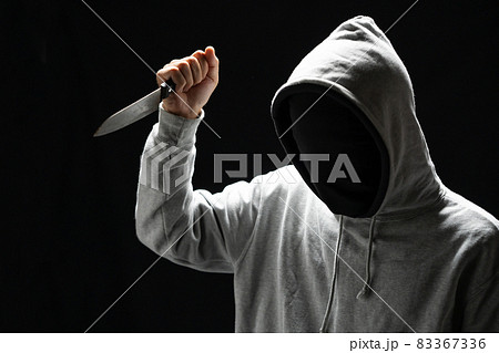 犯罪　男　ナイフ 83367336