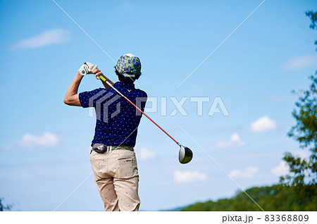 ゴルファー　青空 83368809
