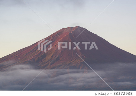 無雪期の富士山・北麓より(赤富士) 無雪期の富士山・北麓より(赤富士) 83372938