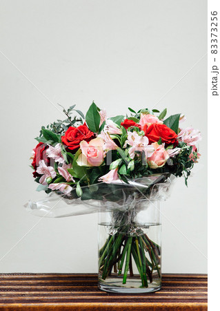 flowers bouquet on wooden planks, light background 83373256