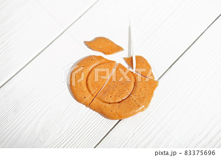 broken Korean dalgona ppopgi honeycomb sugar candy. game challenge from squid qame tv series 83375696