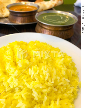 インドカレーとターメリックライス 83377316