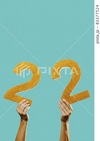 man with the number 22 in his hands man with the number 22 in his hands 83377524