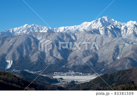 冬の山里 冬の山里 83381509