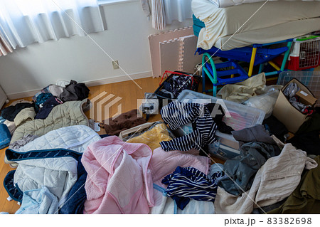 断捨離　衣替え 83382698