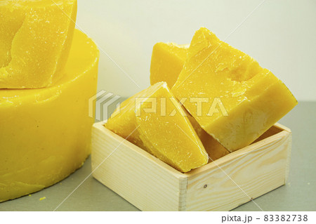 large pieces of natural beeswax, close-up, raw materials for candles, creams, soaps, eco-products. large pieces of natural beeswax, close-up, raw materials for candles, creams, soaps, eco-products. 83382738