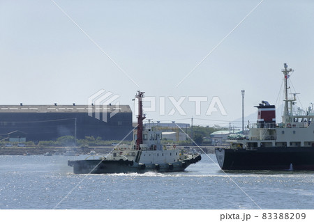 大牟田市　三池港　出港するタンカー、 83388209