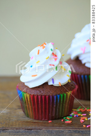 birthday cupcakes on wooden table 83388425