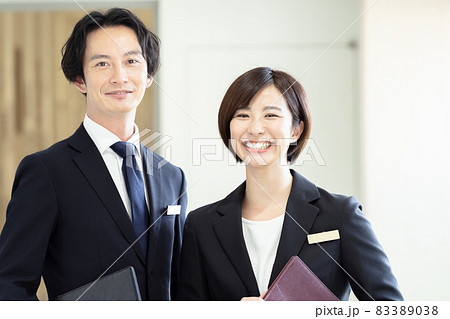ビジネスマンのポートレート 83389038