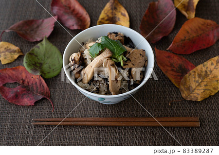 秋の味覚といえば松茸 ひじきと鶏肉で炊き込みご飯を作ってみた 秋の味覚といえば松茸 ひじきと鶏肉で炊き込みご飯を作ってみた 83389287