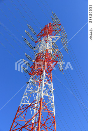 赤白に塗装された高圧送電塔 83389655