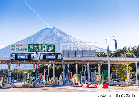 「山梨県」富士吉田インターチェンジと富士山 83390548