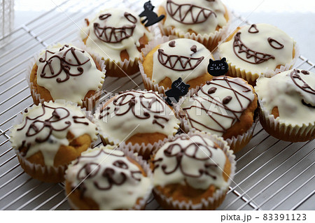 ハロウィン用のかぼちゃマフィン　手作りお菓子 83391123