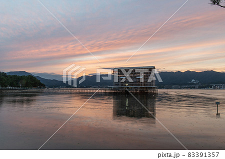 世界遺産　安芸の宮島夕景 83391357