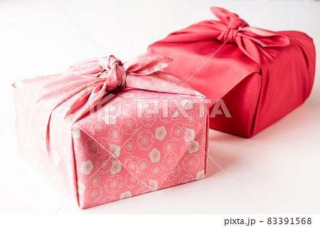 和の贈り物・風呂敷包み 83391568