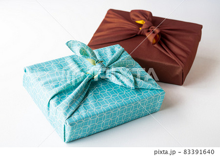 和の贈り物・風呂敷包み 83391640