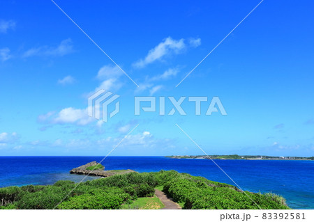 西平安名崎から見た青い海 西平安名崎から見た青い海 83392581