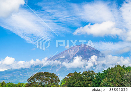 白糸の滝から見た富士山 83395036