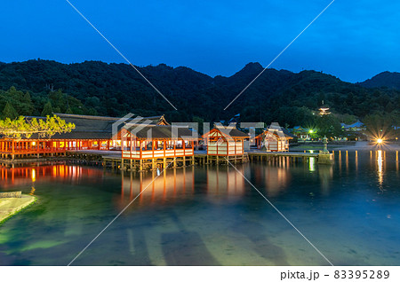 世界遺産　夜の宮島 83395289