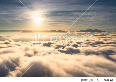 《長野県》天空の眺め・夕暮れの大雲海 《長野県》天空の眺め・夕暮れの大雲海 83396038
