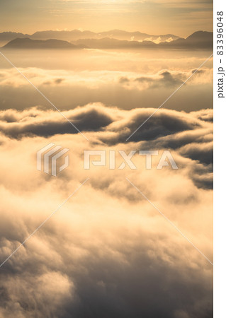 《長野県》天空の眺め・夕暮れの大雲海 《長野県》天空の眺め・夕暮れの大雲海 83396048