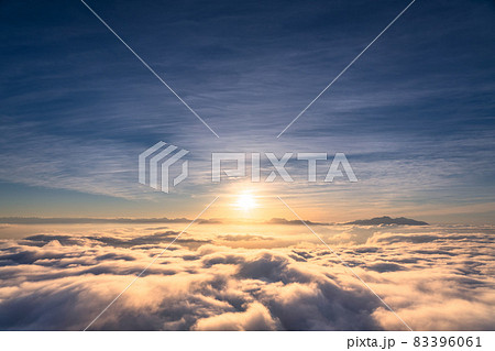 《長野県》天空の眺め・夕暮れの大雲海 《長野県》天空の眺め・夕暮れの大雲海 83396061