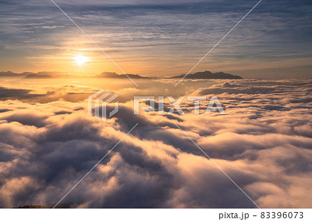 《長野県》天空の眺め・夕暮れの大雲海 83396073