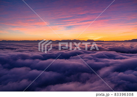 《長野県》天空の眺め・夕暮れの大雲海 《長野県》天空の眺め・夕暮れの大雲海 83396308