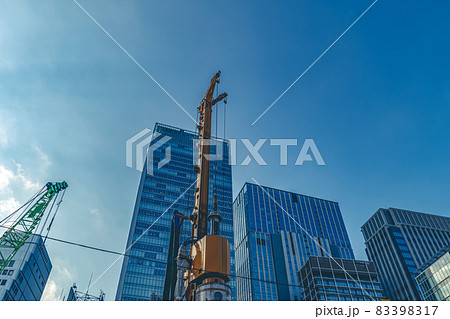 変貌を続ける東京駅周辺 工事中の八重洲仲通り 2021.10　マット感 83398317