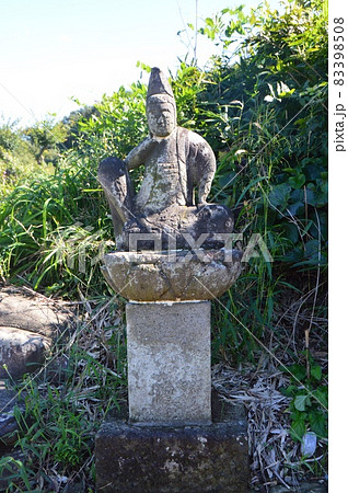 烏帽子を被った人物の石像（高台院／埼玉県児玉郡美里町猪俣） 83398508