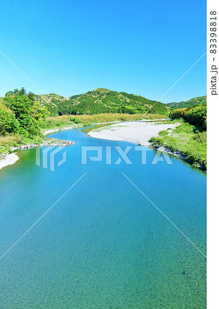 三重県　宮川　青空の清流 83398818