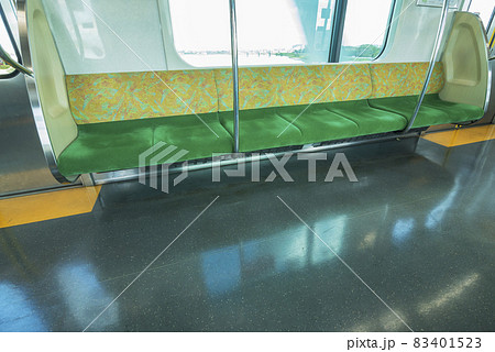 京王線　新宿行き　府中駅　府中駅ホーム　車内　座席　ドア 83401523