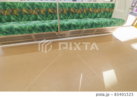 京王線　新宿行き　府中駅　府中駅ホーム　車内　座席　ドア 83401525